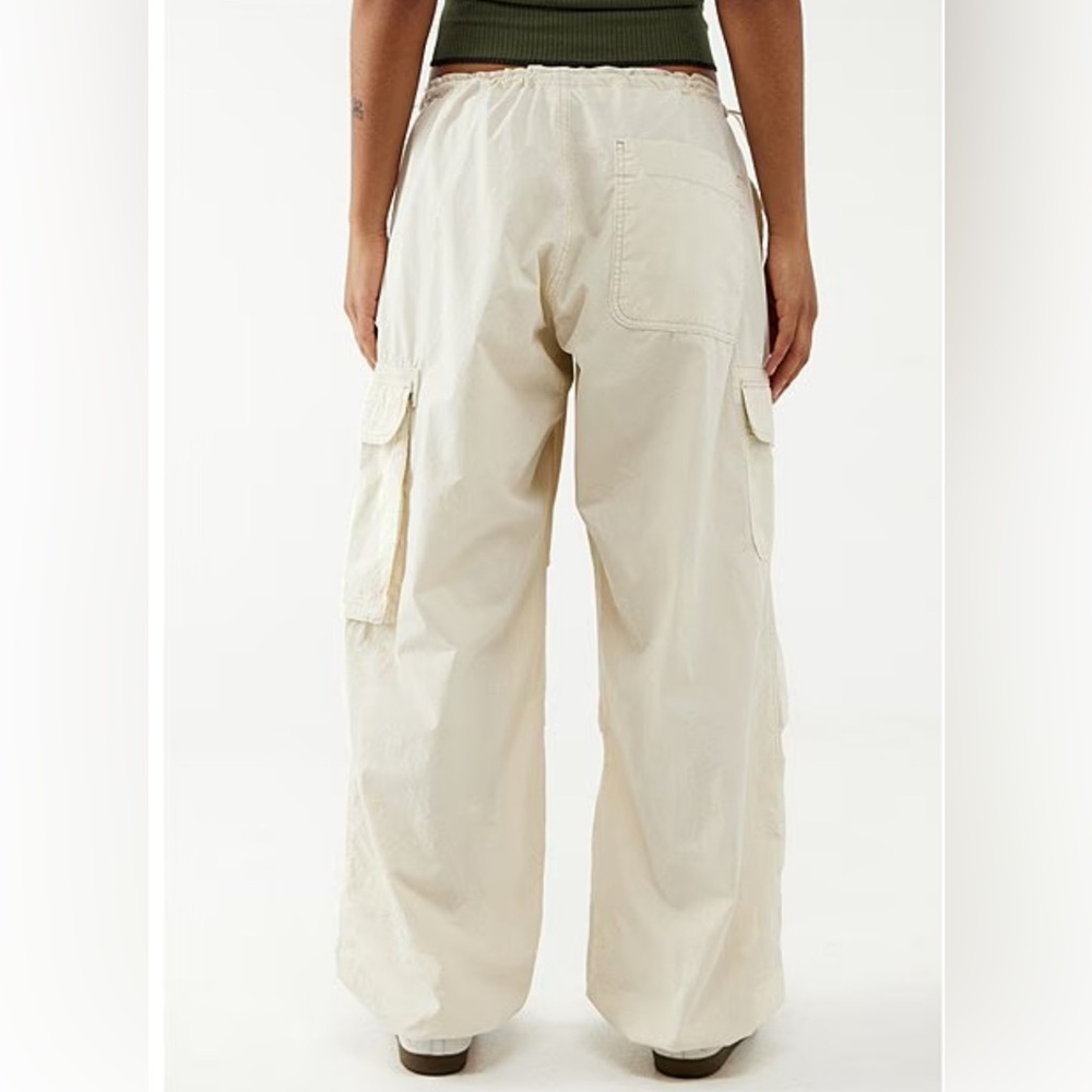 BDG Urban Outfitters  Baggy low rise tech Cargo Pants Women’s Size: Small - Picture 8 of 10